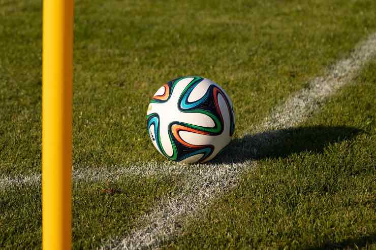 pallone su un campo Il programma completo della nona giornata di Serie A